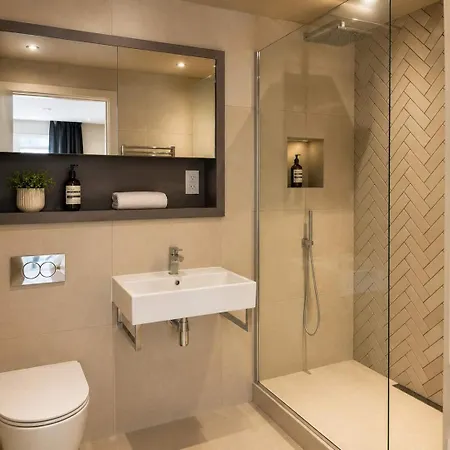 The Pullman - Stylish By Station & Walls *