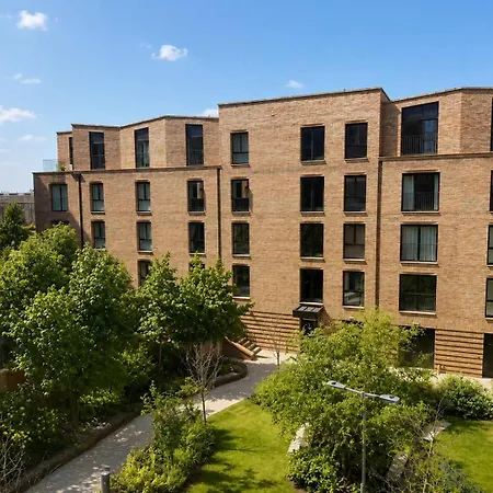 The Pullman - Stylish By Station & Walls Apartamento *